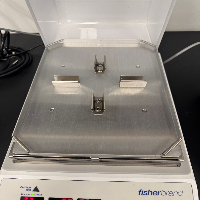 VWR Incubating Microplate Shaker image 0